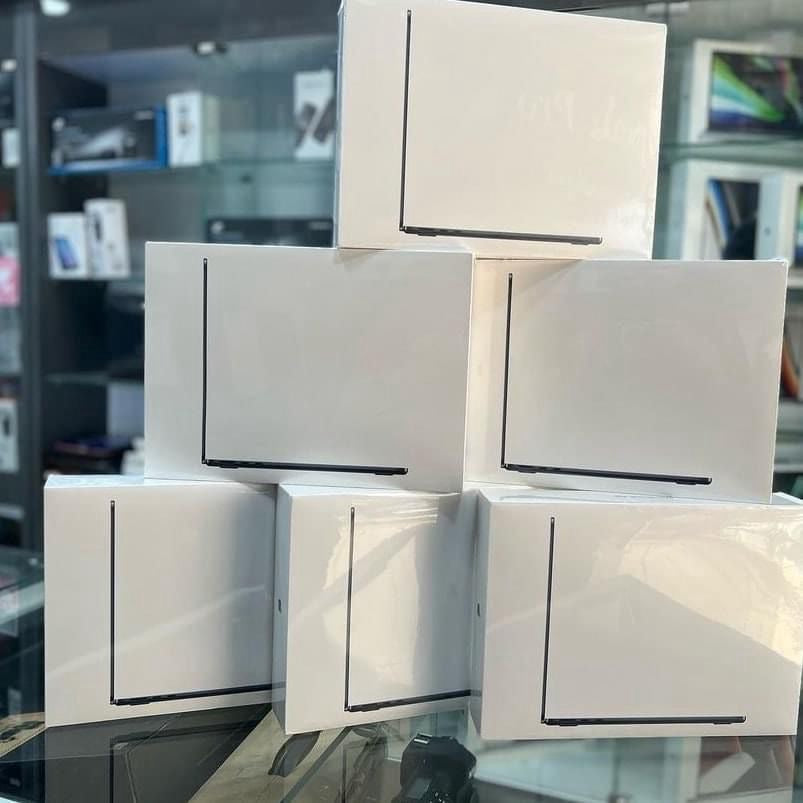 MacBook Air 2025 processeur Apple M4 16 Go RAM Ecran 13.6 pouces
