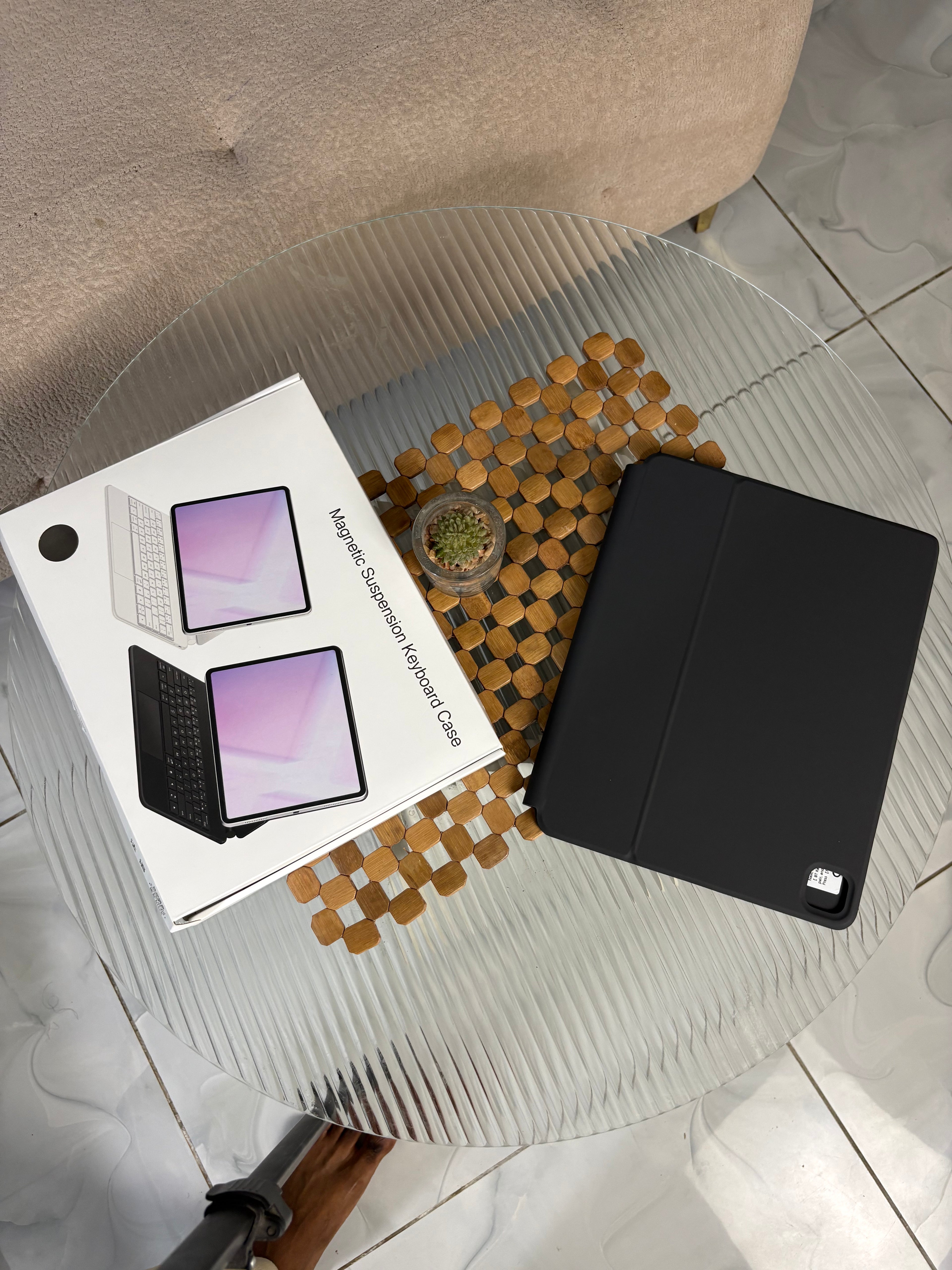 Clavier magnétique pour iPad ( similaire au magic keyboard )