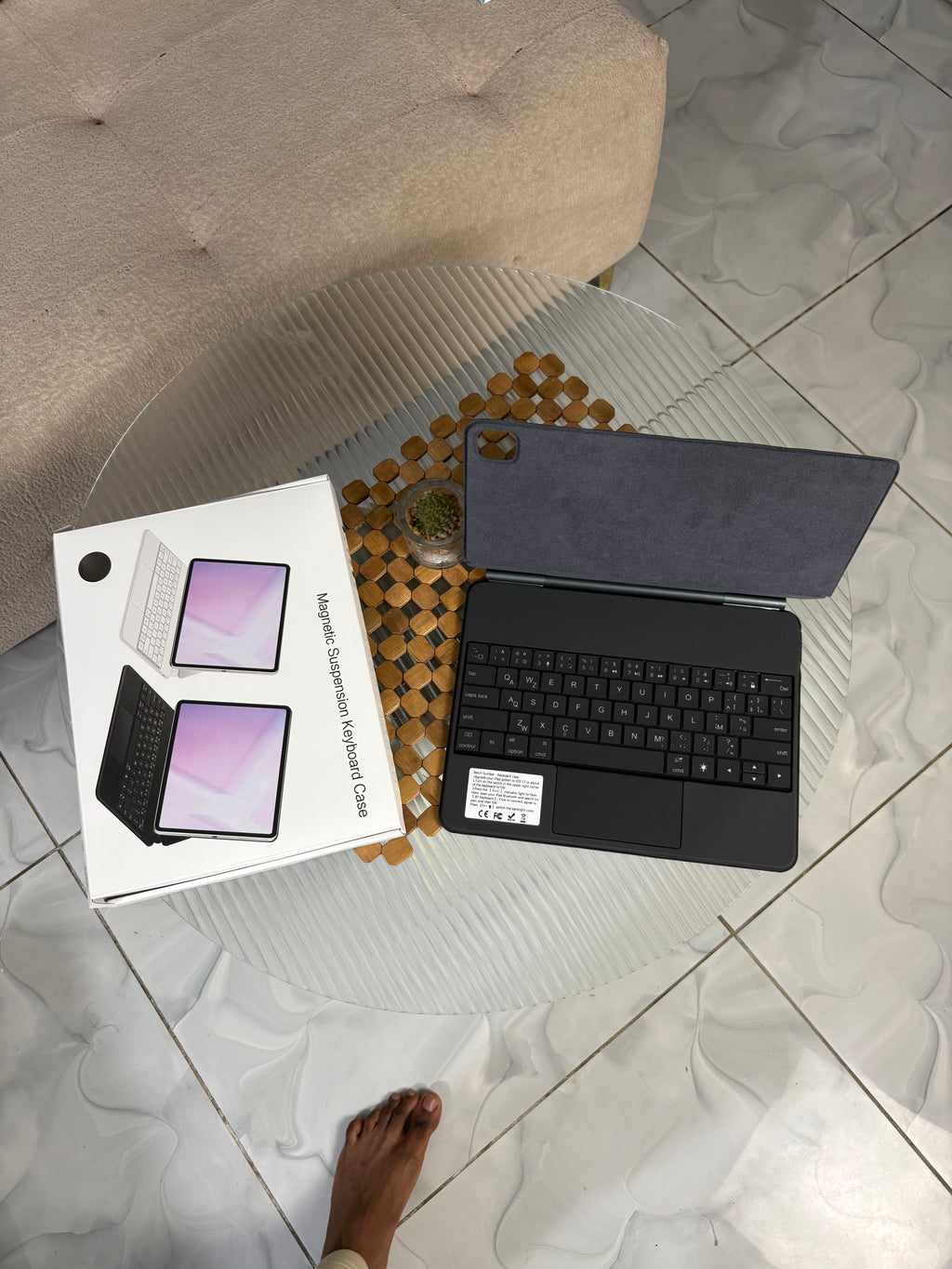 Clavier magnétique pour iPad ( similaire au magic keyboard )