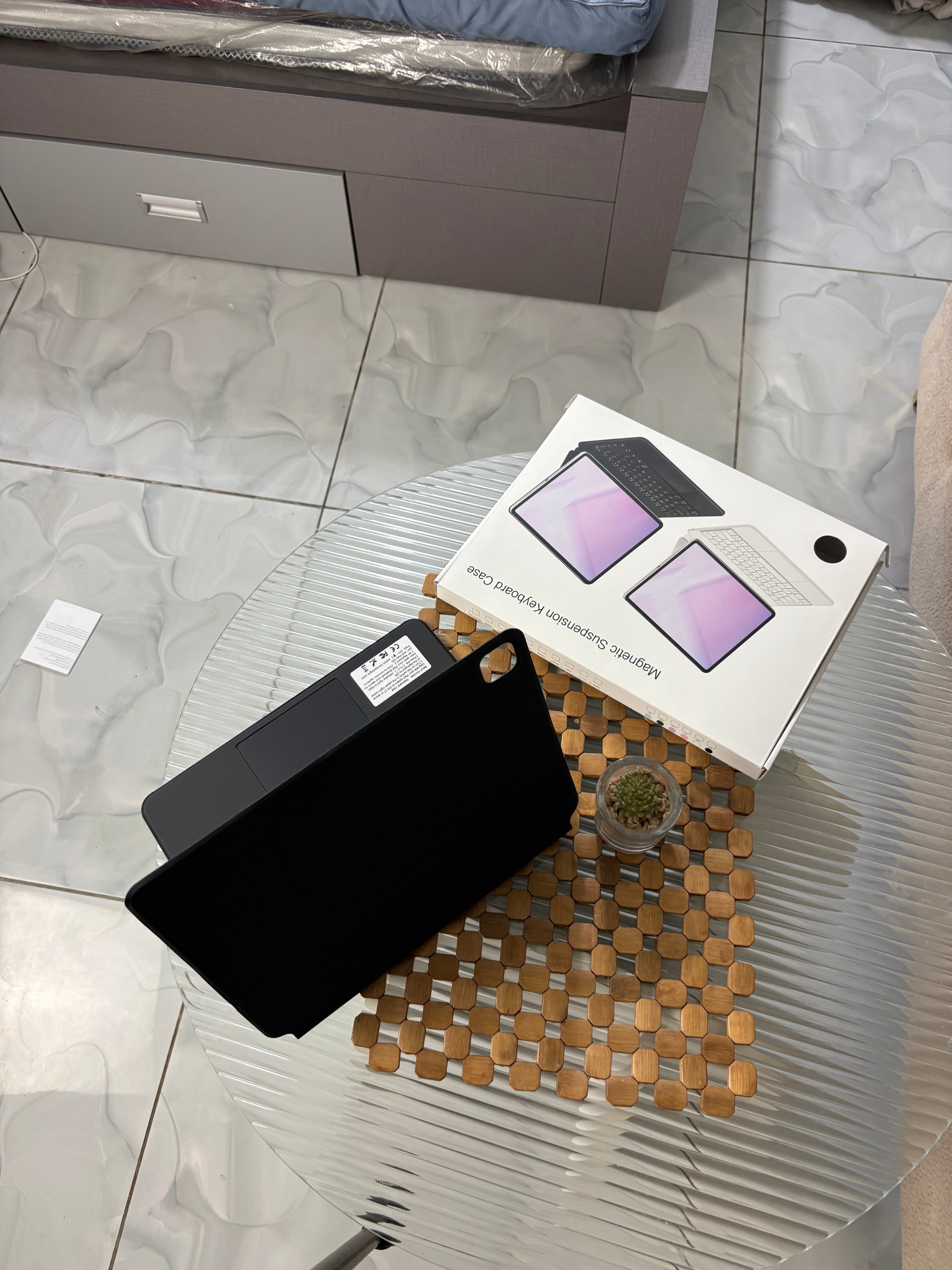 Clavier magnétique pour iPad ( similaire au magic keyboard )